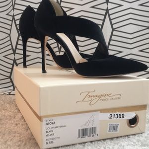 Vince Camino- Imagine size 6.5 Oya Velvet Pump